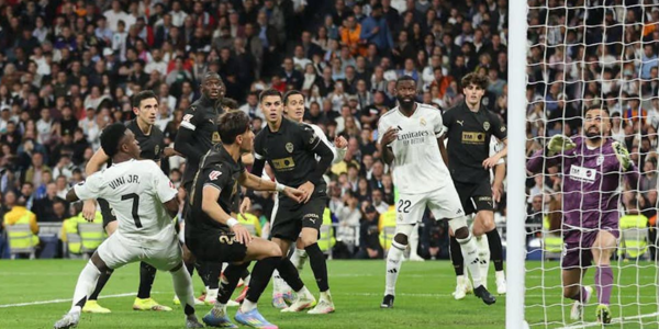 El Real Madrid perdió como local ante el Valencia 1-2 y se despide de la liga!