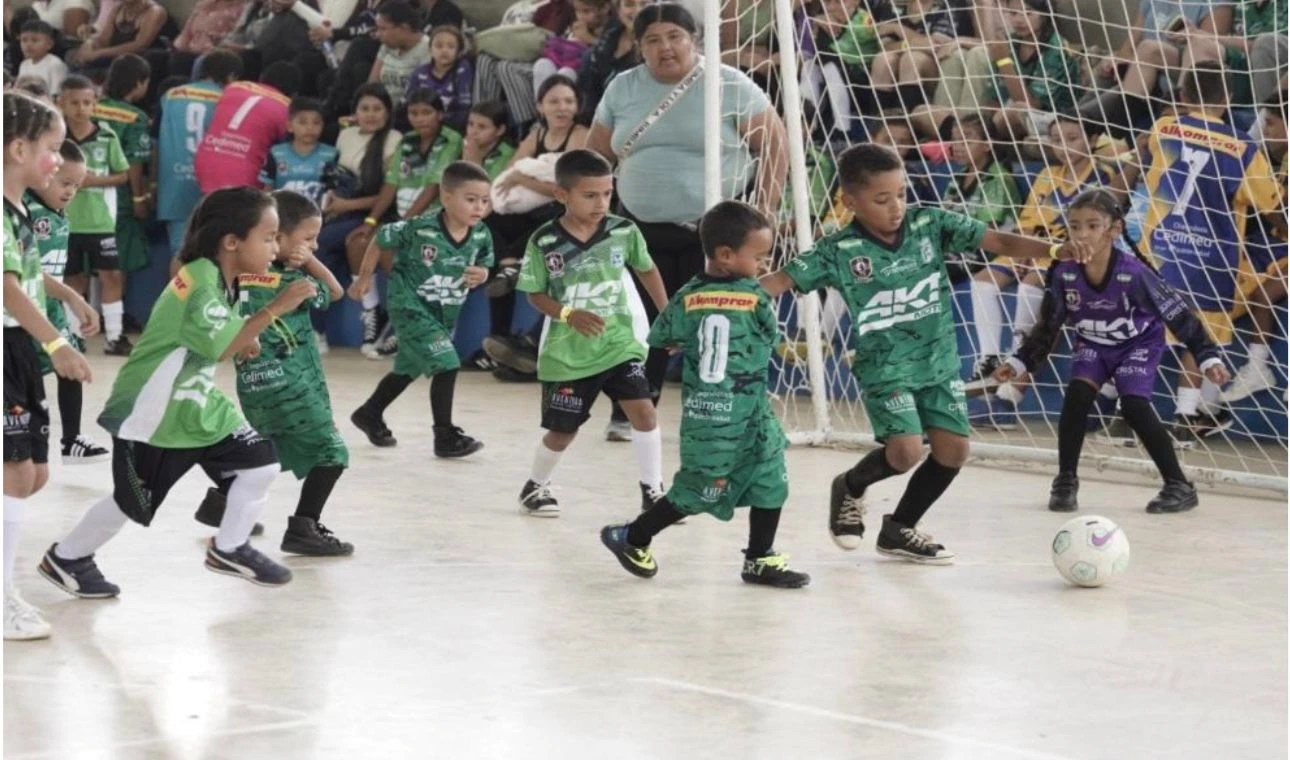 200 niños vibraron en San Roque con la segunda jornada de la Copa Atlético Nacional.