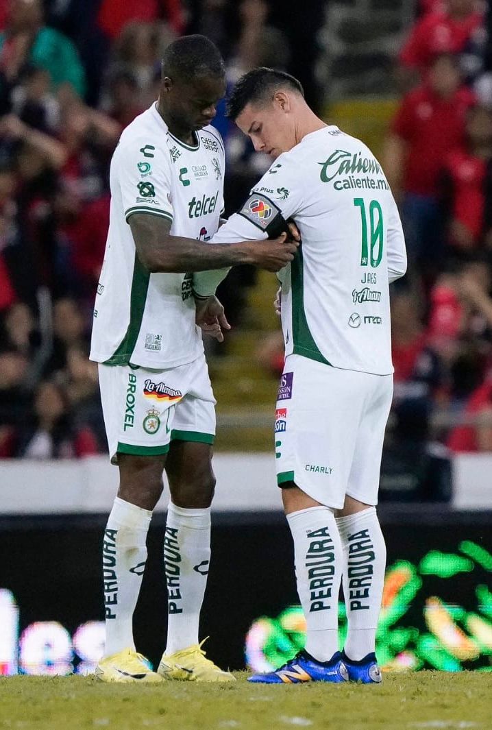 Gran debut de James Rodríguez en el futbol mexicano. Texto: James Rodríguez 🇨🇴 debutó en la Liga MX con el Club León.